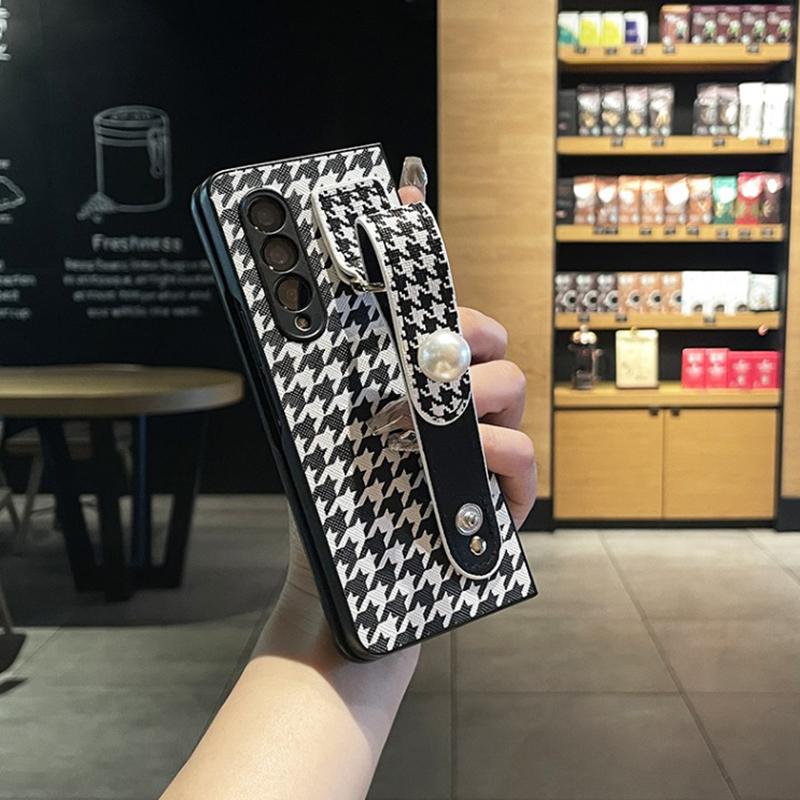Luxury Pu Leather Houndstooth Pearl Wrist Strap Bracket Phone Cover For Samsung Galaxy Z Fold 4 3 Case