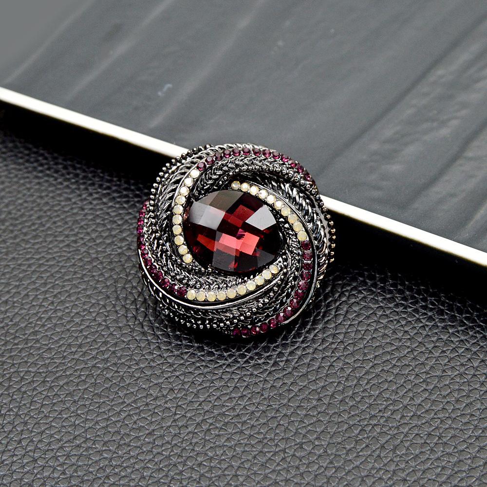 Vintage Circular Rhinestone Brooches For Women Men Fashion Retro Round Metal Unisex Badges Pins Classic Baroque Corsage Jewelry