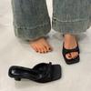 Sandalias de Tacón Alto de Marca de Lujo para Mujer Verano Nuevas Sandalias Versátiles Simples de Tacón Fino Chanclas