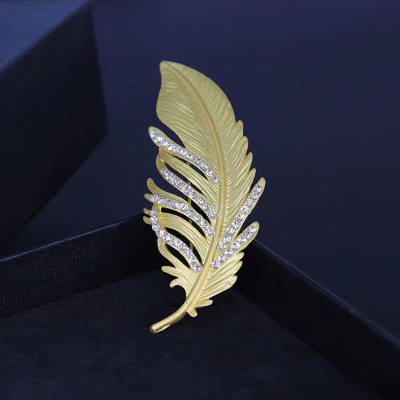 Elegant Luxury Brooch: Versatile and Exquisite Pin for Suit Jackets - Japanese and Korean Inspired Design