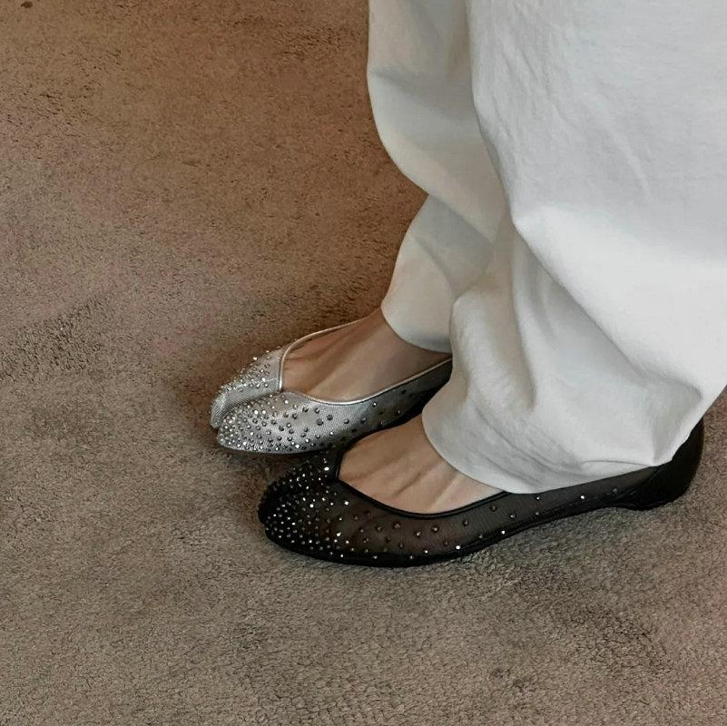 Fashion In 2025, A Woman With A Single Shoe, Wearing A Small Red Ballet Shoe And A Patent Leather Shoe With A Pig'S Foot Toe Separation