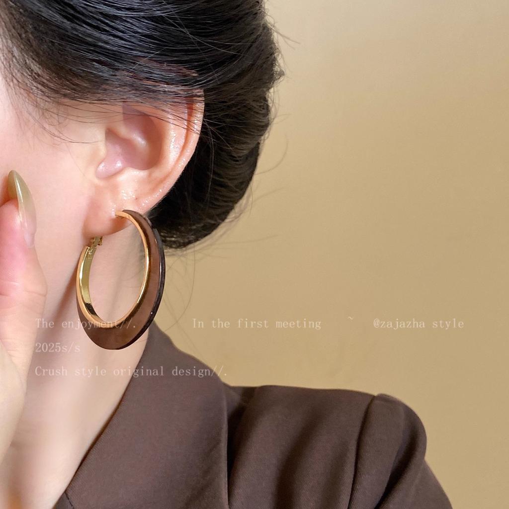 Popular Maillard Retro Coffee Earrings Women's Hong Kong Style Temperament High-end Earrings Internet Celebrity Same Ear Jewelry