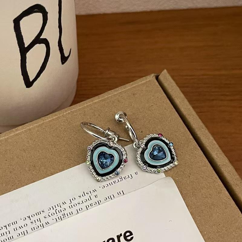 New Chinese sweet and cool wind dripping oil love earrings women's niche design light luxury exquisite atmosphere retro peach heart earrings