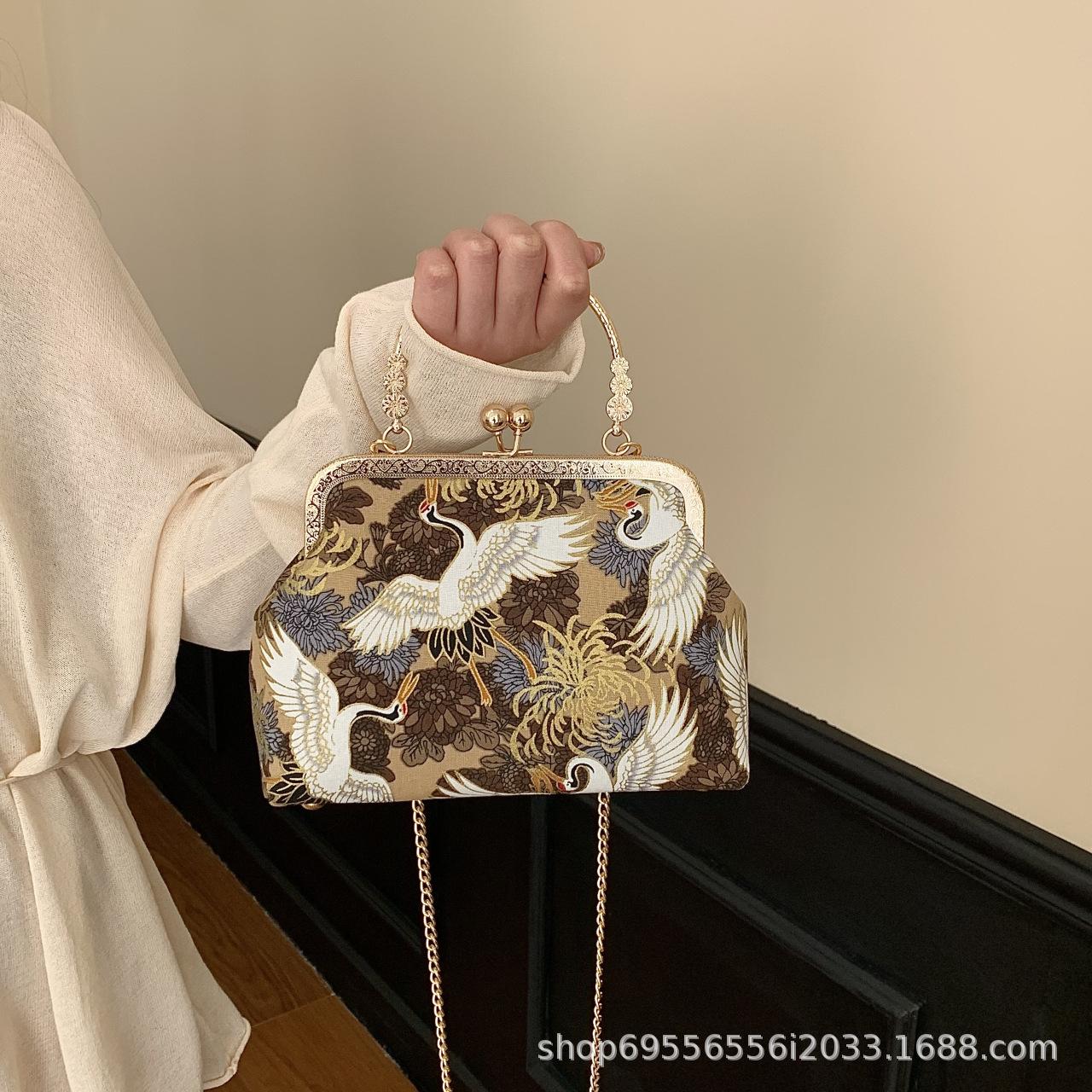 

Premium women s bag finished product, new Chinese ethnic style with cheongsam retro handbag, one shoulder crossbody gold bag One size fits all