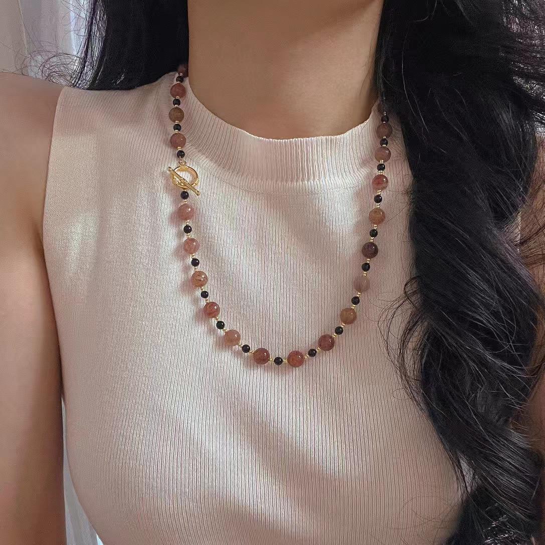 Retro High-Grade Natural Strawberry Crystal Natural Black Agate Sweater Chain Collarbone Chain Necklace