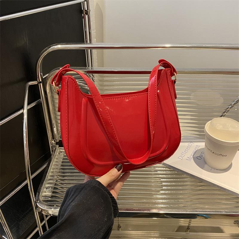 

Модная сумка через плечо для женщин, новая красивая и персонализированная нишевая дизайнерская сумка через плечо, летняя повседневная сумка в форме полумесяца