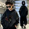 Kinder-Kapuzenpullover. Neuer Herbst-Winter-Stil. Cooles Kapuzenshirt im Graffiti-Stil mit Rock-Schwarzkatzen-Gitarren-Buchstaben-Malerei-Print.