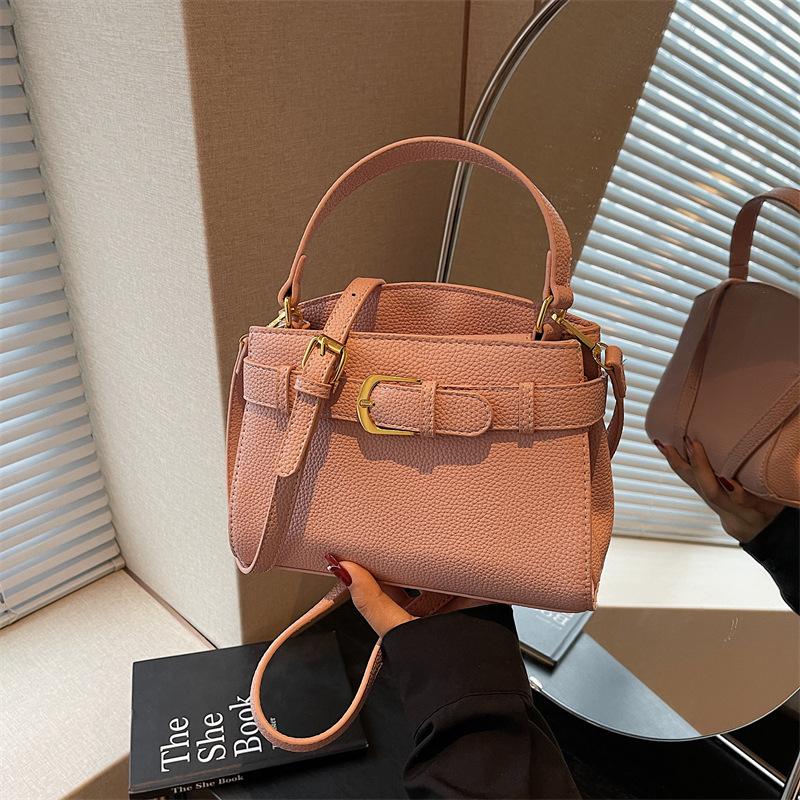 

Hand carry fashion high sense small square bag women s new versatile shoulder bag niche casual women s bag рожевий