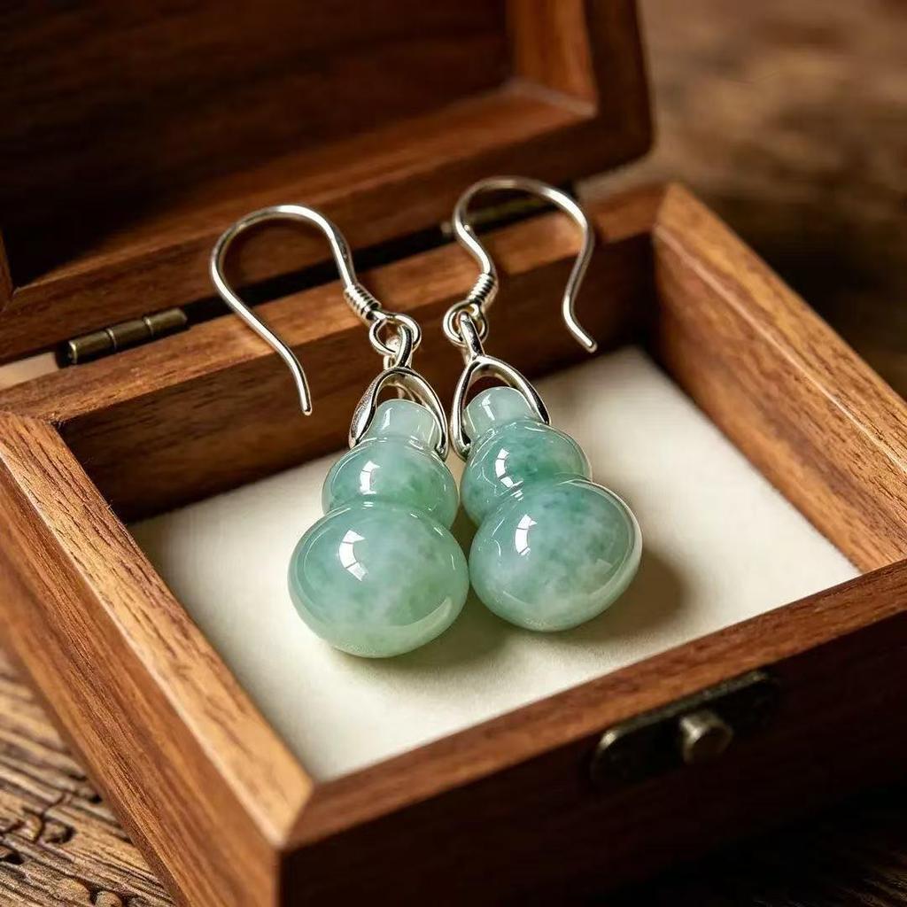 Retro Jade Gourd Ear Hook Earrings: Women's Elegant Chinese Style in Bean Green