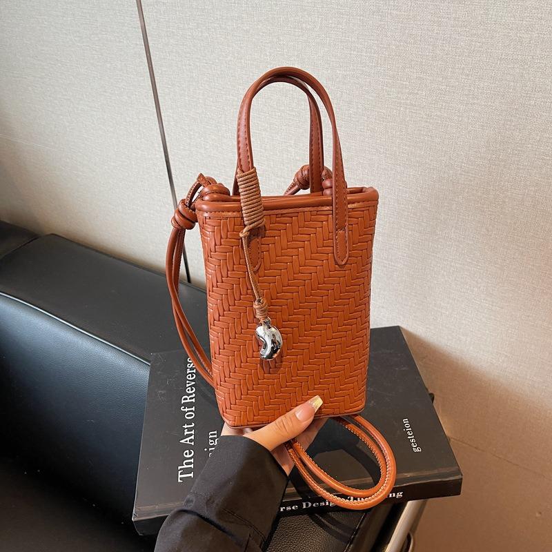 High-end portable small bag women's new fashion woven bucket bag summer shoulder oblique span bag