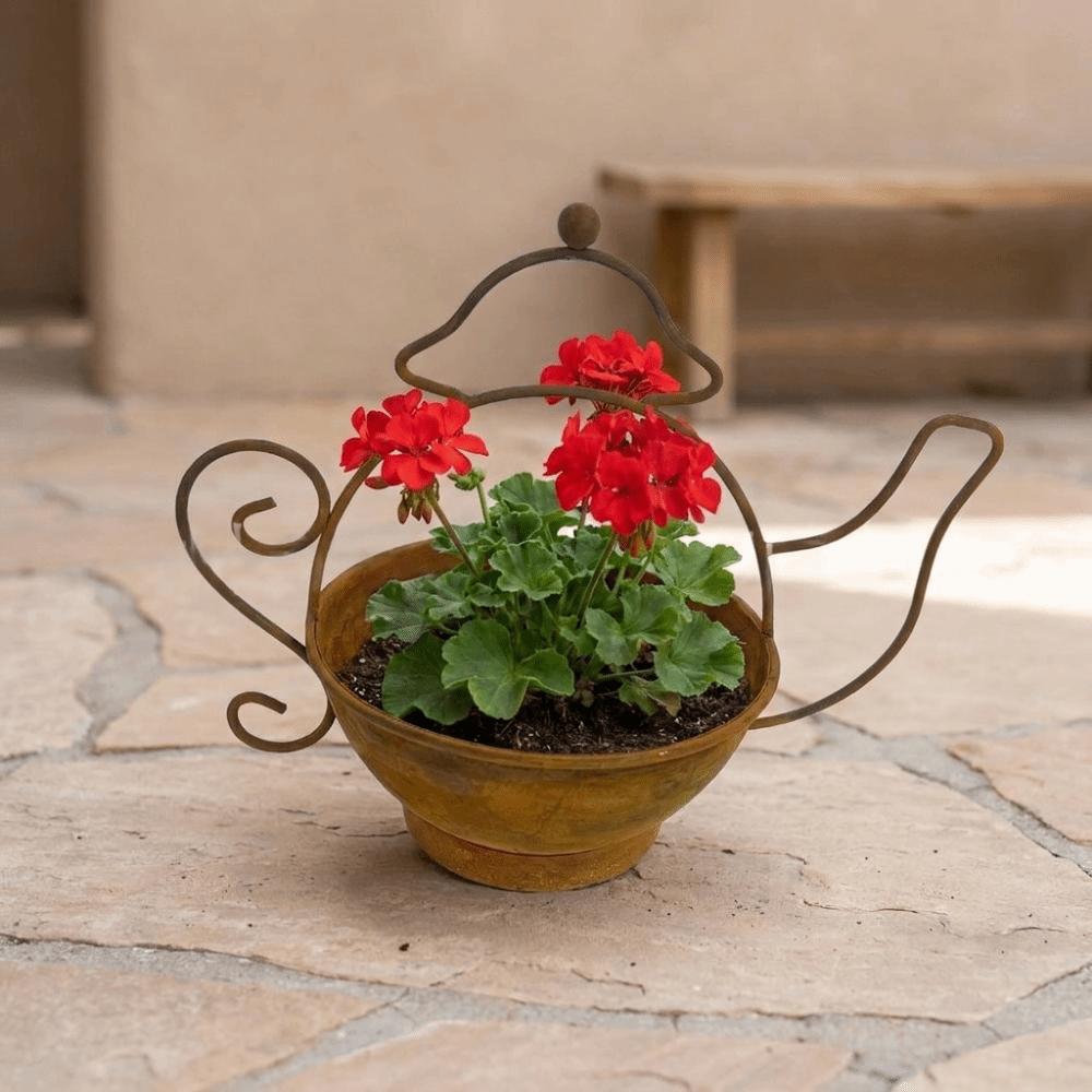 Rust-Resistant Kettle Shape Flower Pots Decorative Metal Teapot Planter Outdoor Garden