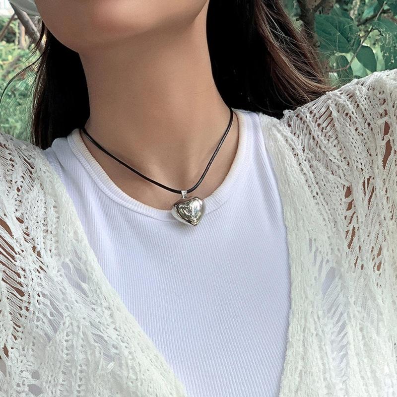 Silver Love Heart Aesthetic Necklace Fashion Simple Clavicle Chain Women Girls Velvets Rope Necklace Party Birthday Gift