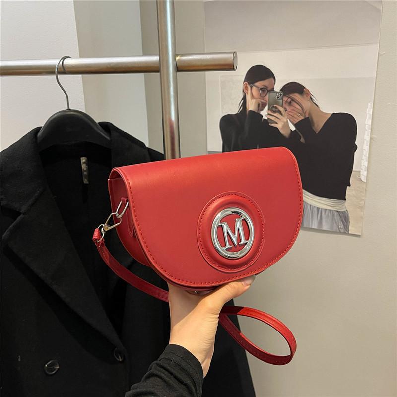 Spring New Women's Bag Niche Design Saddle Bag Premium Texture Shoulder Bag Letter Messenger Bag Tide