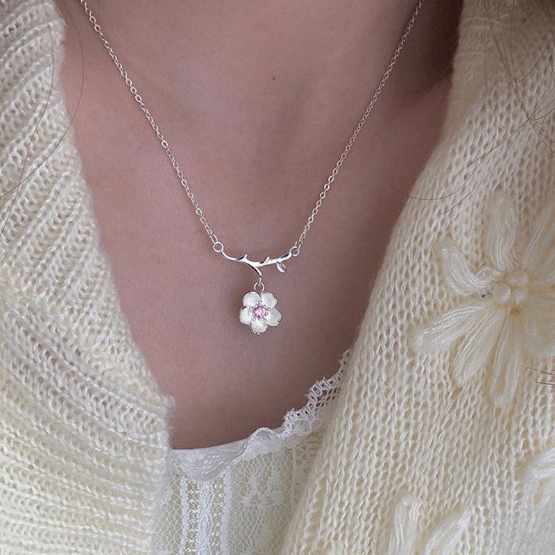 Romantic Cherry Blossoms Flower Necklace For Women Shiny Crystal Zircon Butterfly Flower Pearl Clavicle Chain Girl Party Jewelry