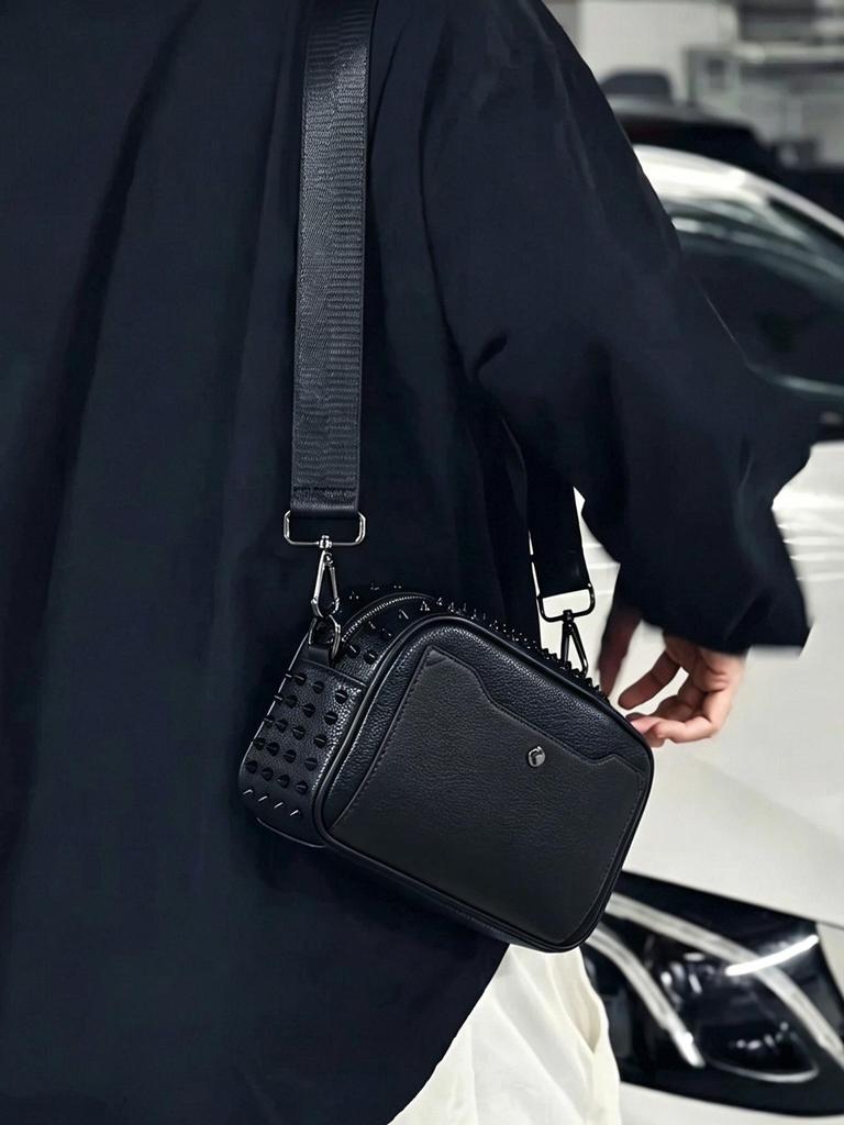 Modische Nieten-Clutch für Herren: Street Style Große Umhängetasche