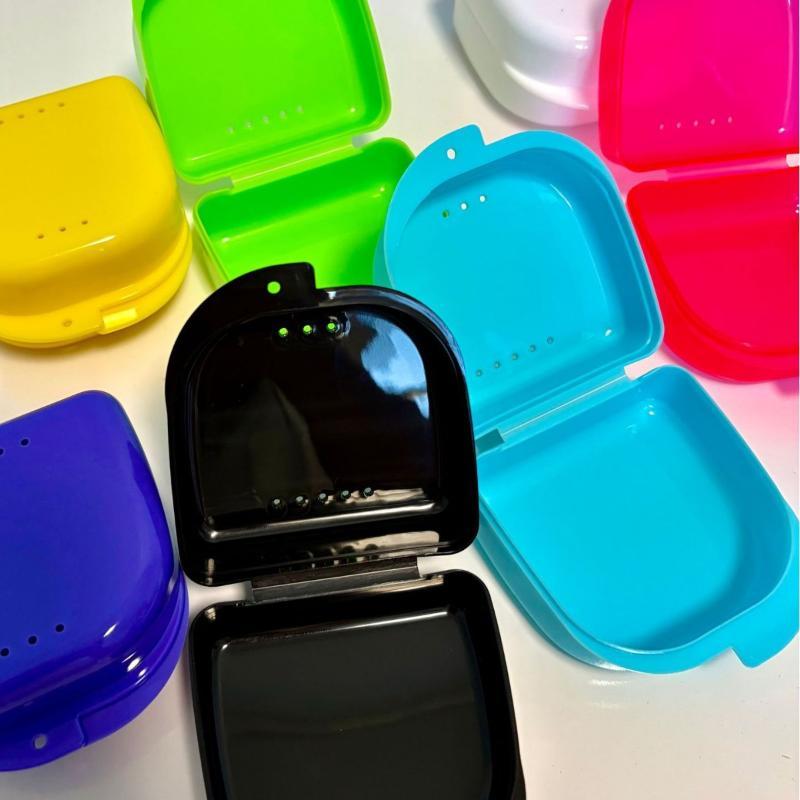 Colorful Plastic Denture Retainer Case With Ventilation Holes Durable For Daily Use Travel Mouthguard Storage