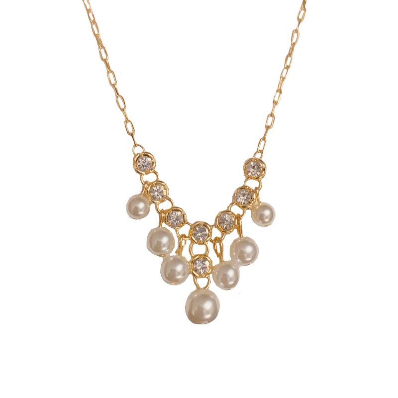 

Элегантное ожерелье с кисточкой из неправильного жемчуга: Французская мода и легкая роскошь