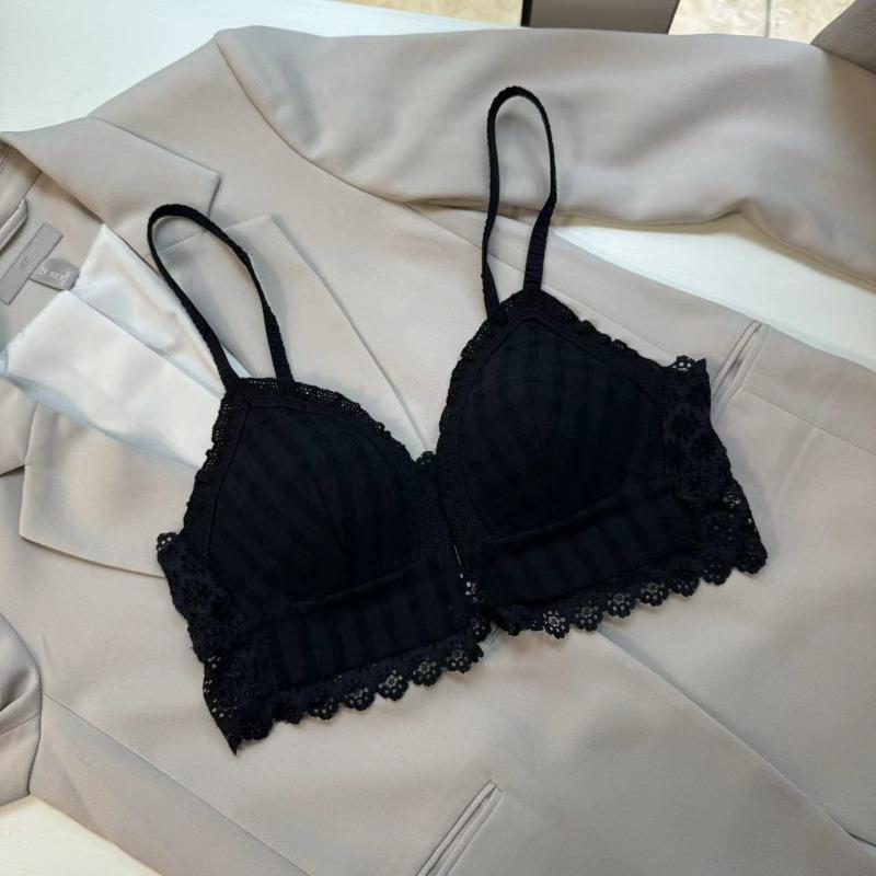 White lace girl bra without steel rim, small chest, flat chest, not empty cup, triangle cup, blue thin underwear.