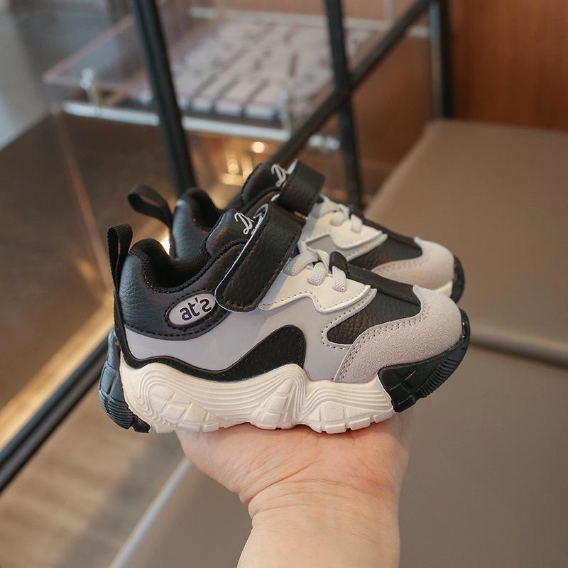 

Детские кожаные кроссовки весна 2025 новые мальчики и дети мягкая подошва одинарная обувь нейтральные девочки дышащие повседневные туфли 25 чёрный