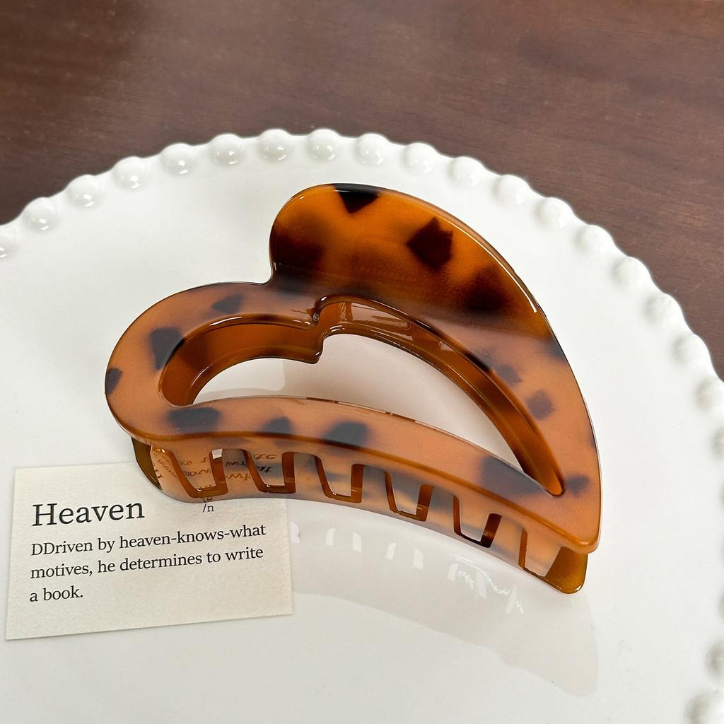 Sophisticated Hair Resin Clips With Heart Design Ideal For Everyday Wear And Events Special