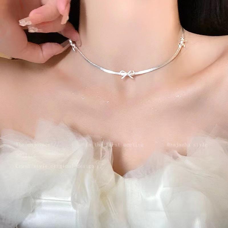 2025 Versatile Beaded Butterfly Necklace for Women - Pearl Clavicle Chain, Retro Style Accessories