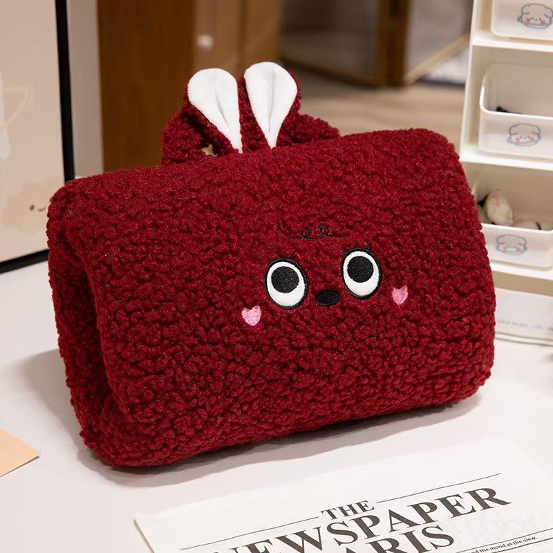 Winter hand warmer throw pillow can be inserted to cover the nap pillow, student office sleeping pillow, hand warmer to cover the graduation gift