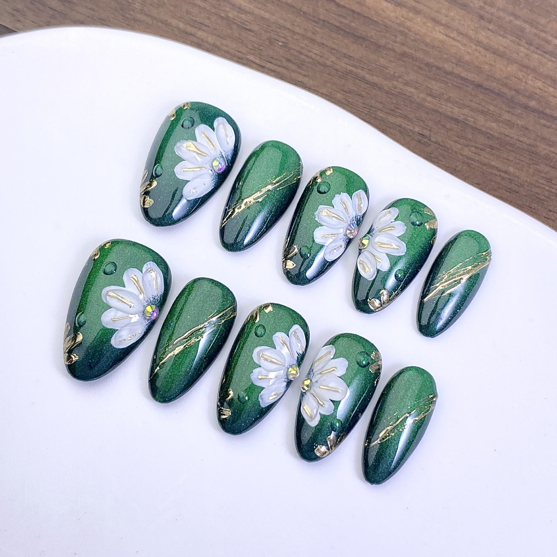 Almond Emerald Cat Eye 3D Carved Detachable Nails with Magic Mirror Powder Medium