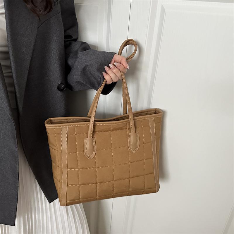 

Trendy Large Capacity Shoulder Tote Bag 2025 - Stylish Niche Design 36.5x27.5x32 cm хакі