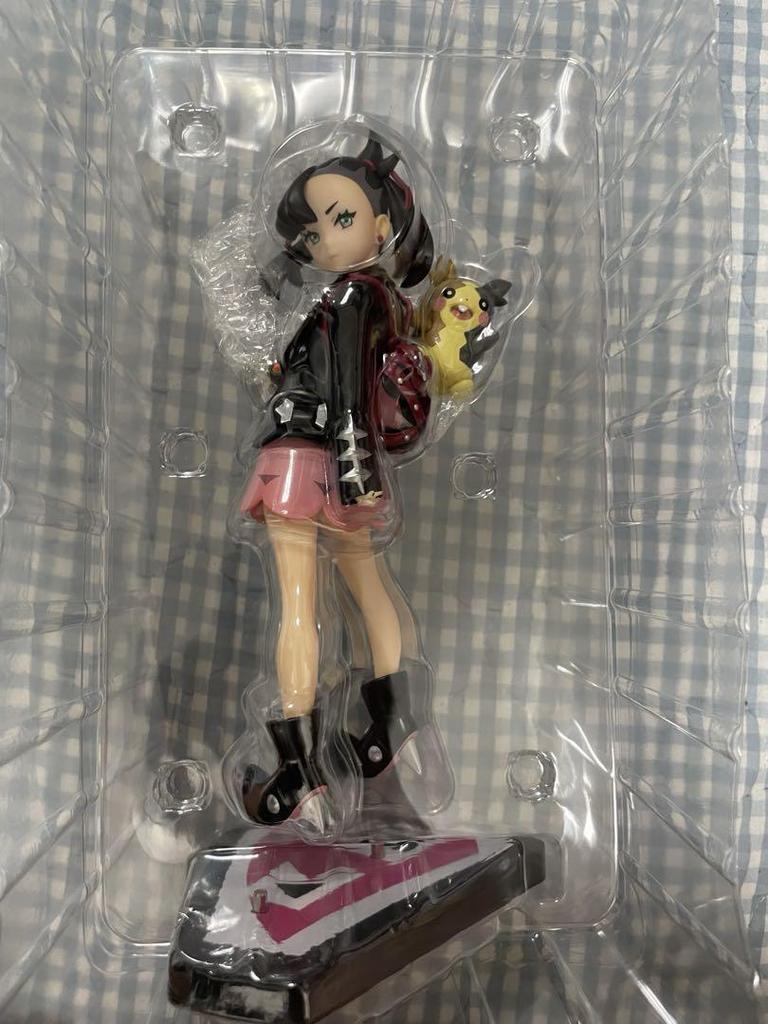 [USED] Marnie & Morpeko Figures