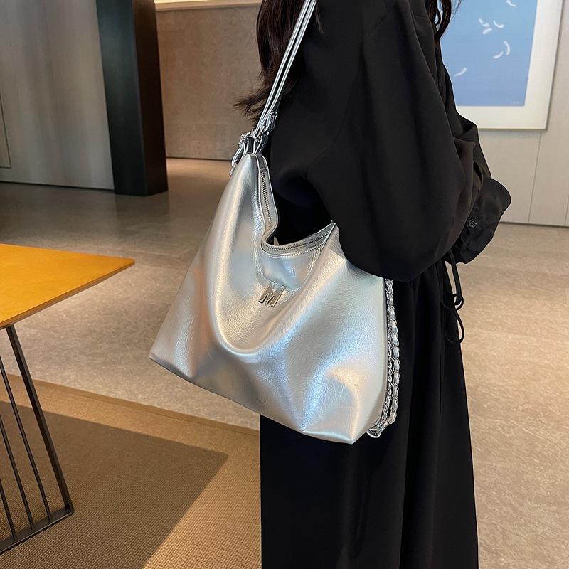 This year's popular versatile small bag women's 2025 new fashionable solid color simple large-capacity messenger backpack
