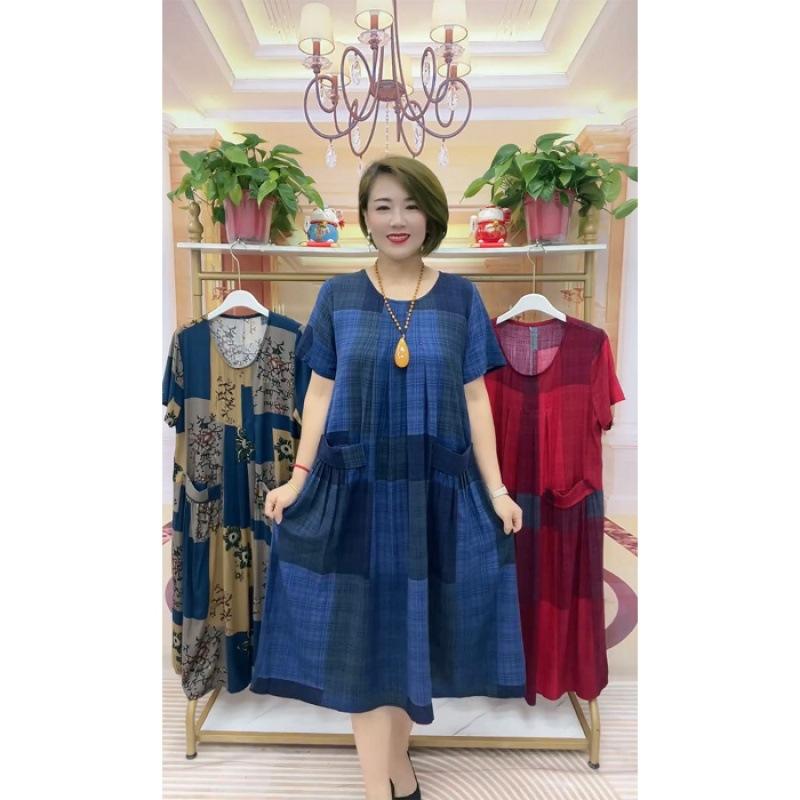 

Літня сукня з перевіреною спідницею великої версії, жіноча корейська версія середньої та довгої сукні для літніх матерів, велика спідниця 2XL синій