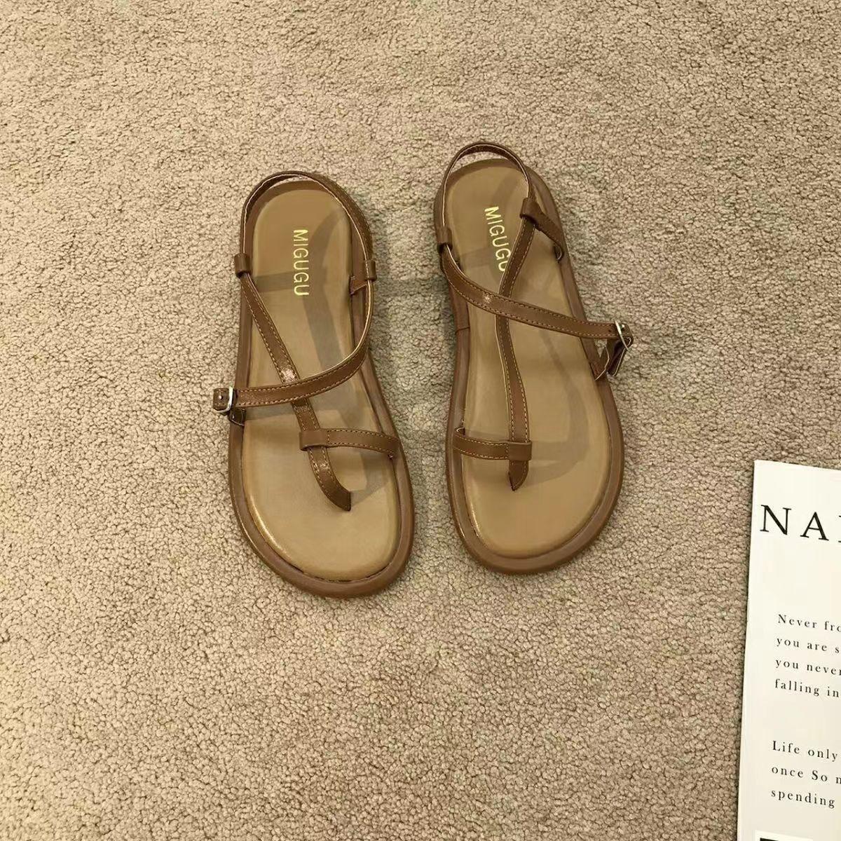 

Модная женская обувь Шлепанцы с открытым носком Лето 2024 Пляжная обувь на плоской подошве из резины Сандалии без каблука для женщин Римский стиль Оригинал по акции 39