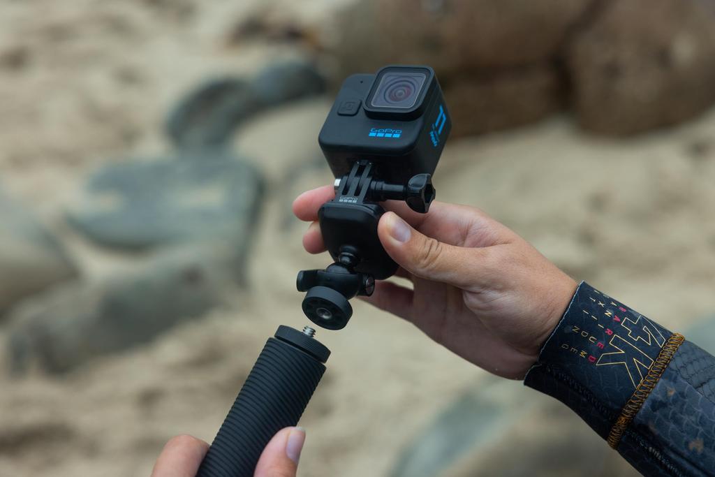 Official GoPro Tripod Adapter Compatible with Cameras Finger Ball Joint Adapter Thumb Screw 1/4"-20mm + + ABQRT-003 []