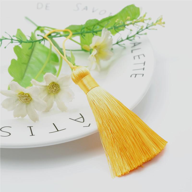8 cm Kurzer Dicker Quaste Geschlossen Anti-Falten Vertikal Eis-Seide Kleine Quaste Hängendes Ohr Lesezeichen Kleidung Haarnadel Quaste Ohr