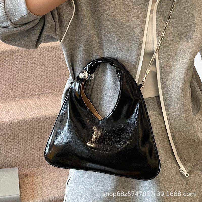Niche design portable small bag women's 2025 new fashion versatile underarm shoulder bag commuting temperament hand bag