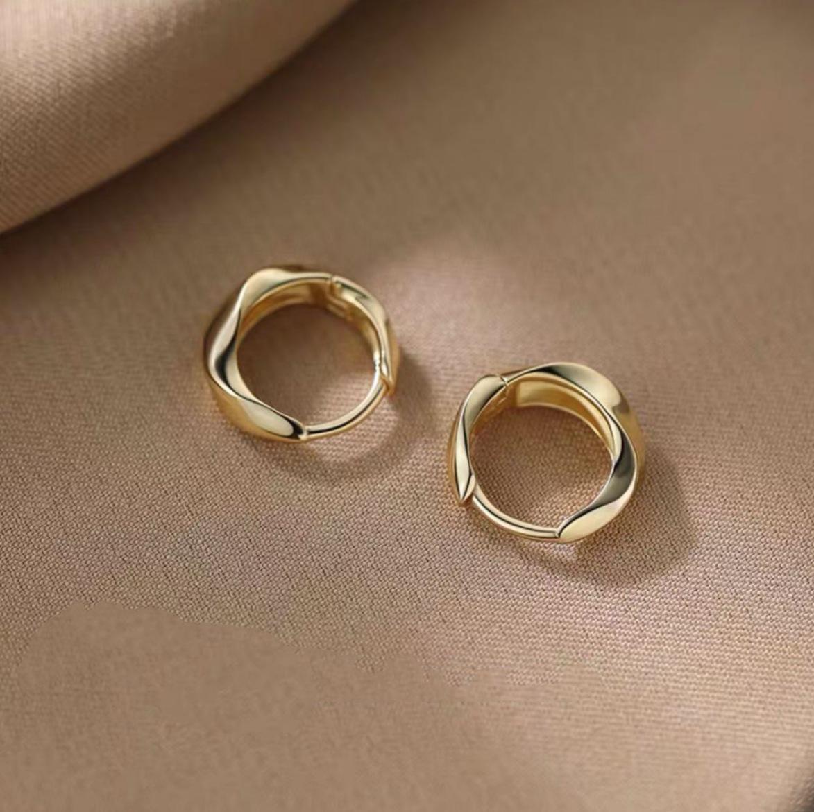 Gold 925 Sterling Silver Needle Mobius Earrings, 2024 Style, Women s High-End Stud Earrings, No Piercing Required.