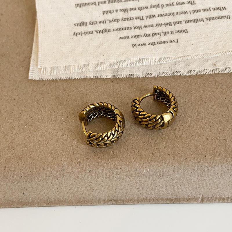Retro And Old Twist Metal Circle Ear Buckle Women'S Niche Personality Unique Exquisite Fashion Versatile Earrings
