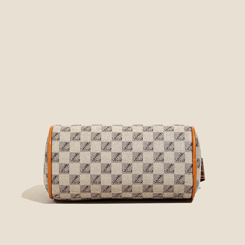 Striped fashionable and eye-catching versatile women's bag with large capacity and single shoulder strap design