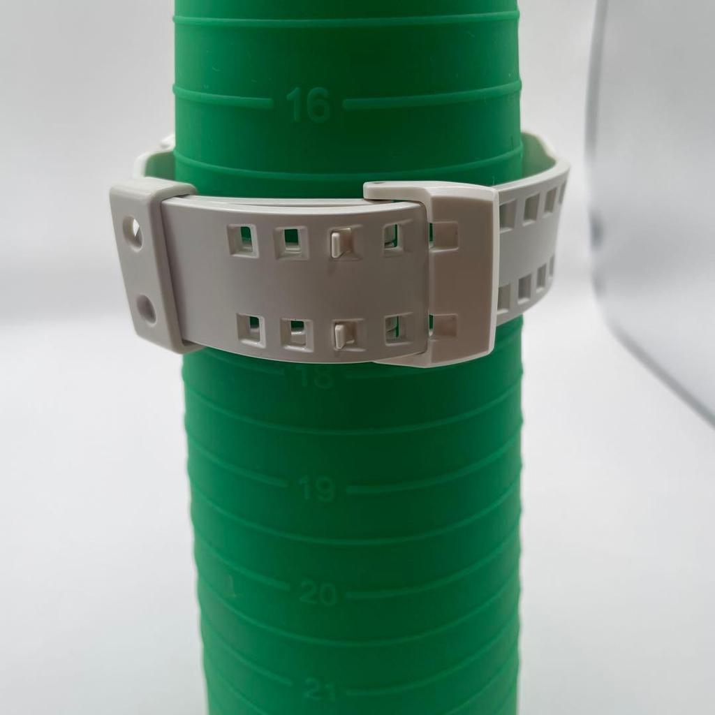 Used G-SHOCK GA-400-7AJF White with box and manual