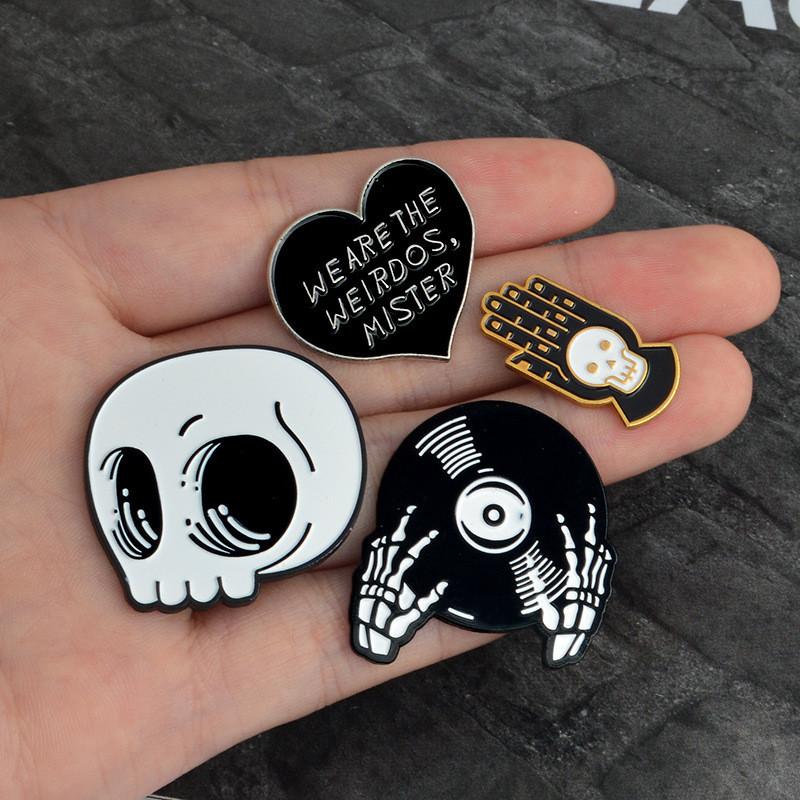 Creative Halloween Skull Brooch For Men And Women Unique Alloy Skeleton Pin Accessory