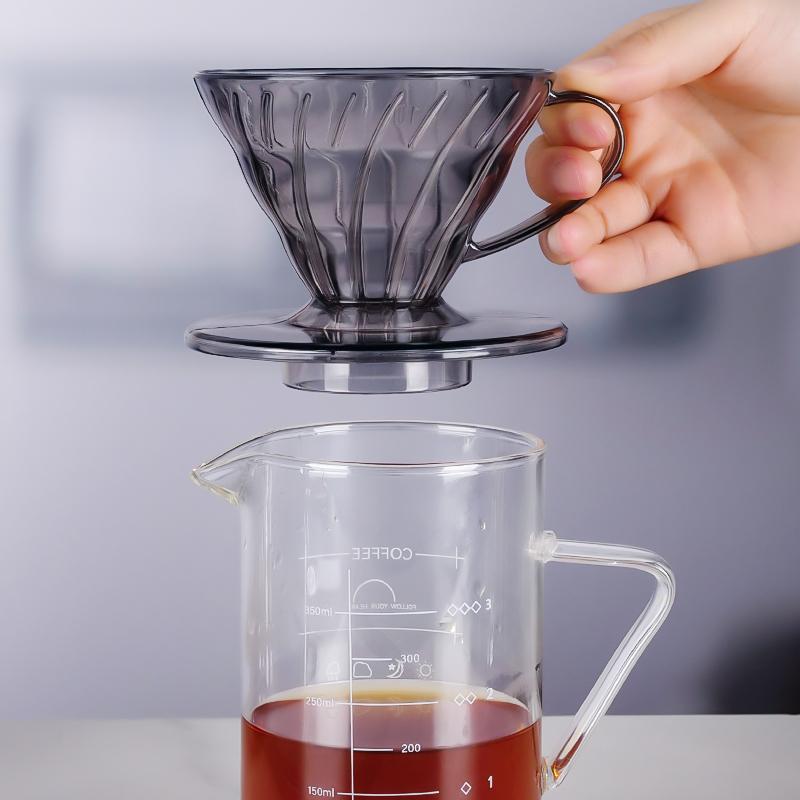 Kaffeefilter 60 Kunststoff V-Form Pour Over Kaffeefilter Tasse Kegelform Tropfkaffeetrichter Dunkelgrau Spiralrippen 01 02 Aufgießer