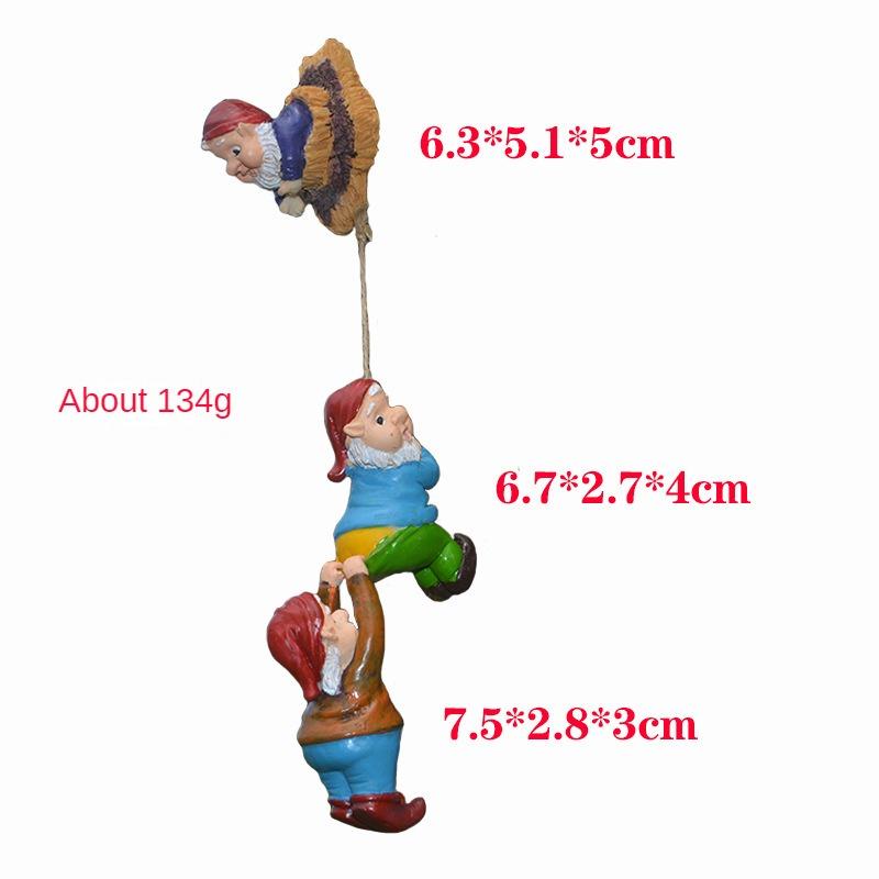 Home Decoration Resin Crafts New Cartoon Character Dwarf Climbing Three Little People Mini Garden Study Living Room Decoration