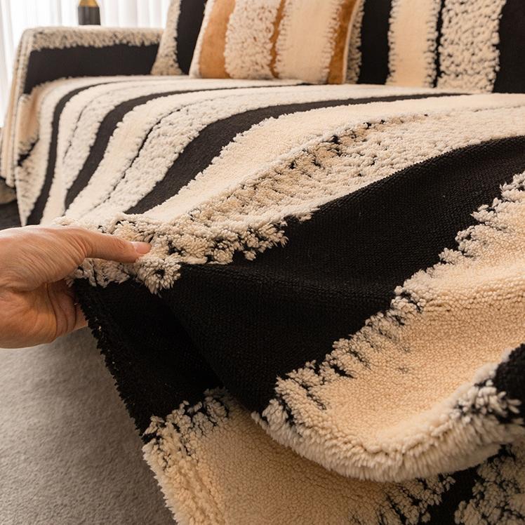Sofa Protector, Vintage Interlaced Comfortable Sofa Blanket, Suitable for Pets, Anti-slip Protection, Luxury Thick Velvet Sofa Cover