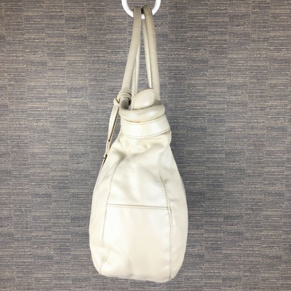 Furla Leder Hand Schultertasche Beige mit Logo-Anhänger(GEBRAUCHT)