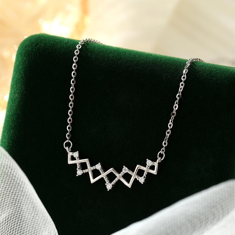 Silver Dream Catcher Lace Necklace - Simple, Luxurious Design for Women