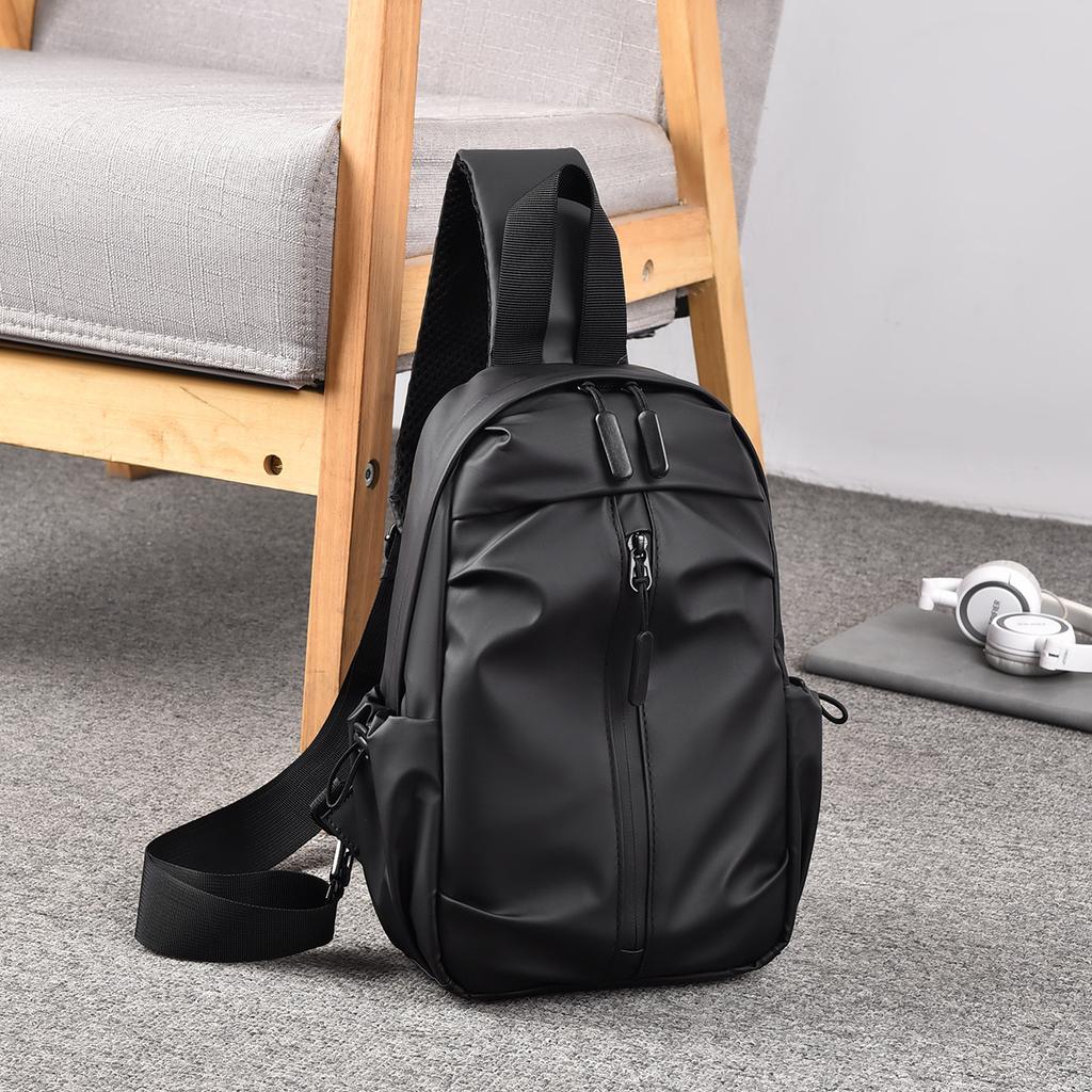 The Leather Men's Crossbody Bag Is Simple, Fashionable and Trendy. It's A Casual, Versatile and High-end Commuter Chest Bag