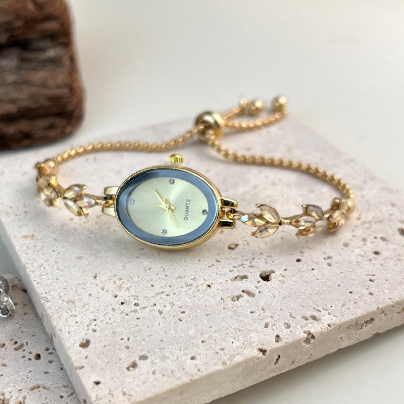 

Watch Women s oval Bracelet Watches Pull rope light luxury retro exquisite niche Female fashion high-end Quartz Wristwatches золотистий