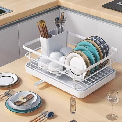 Escorredor de pratos Grande capacidade Design antiderrapante Estável Auto-drenagem Fácil de instalar Escorredor de pratos de bancada de cozinha com economia de espaço e suporte para talheres