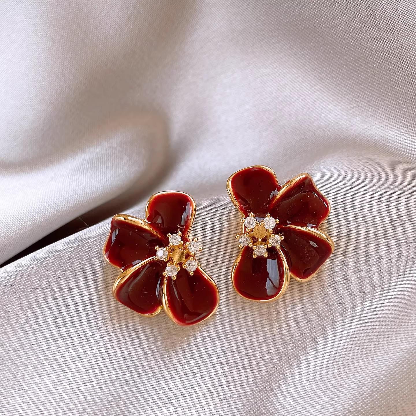 French Red Zirconia Petal Earrings - Exquisite Simple Hong Kong Style for Women, Niche Fashion Versatile Studs