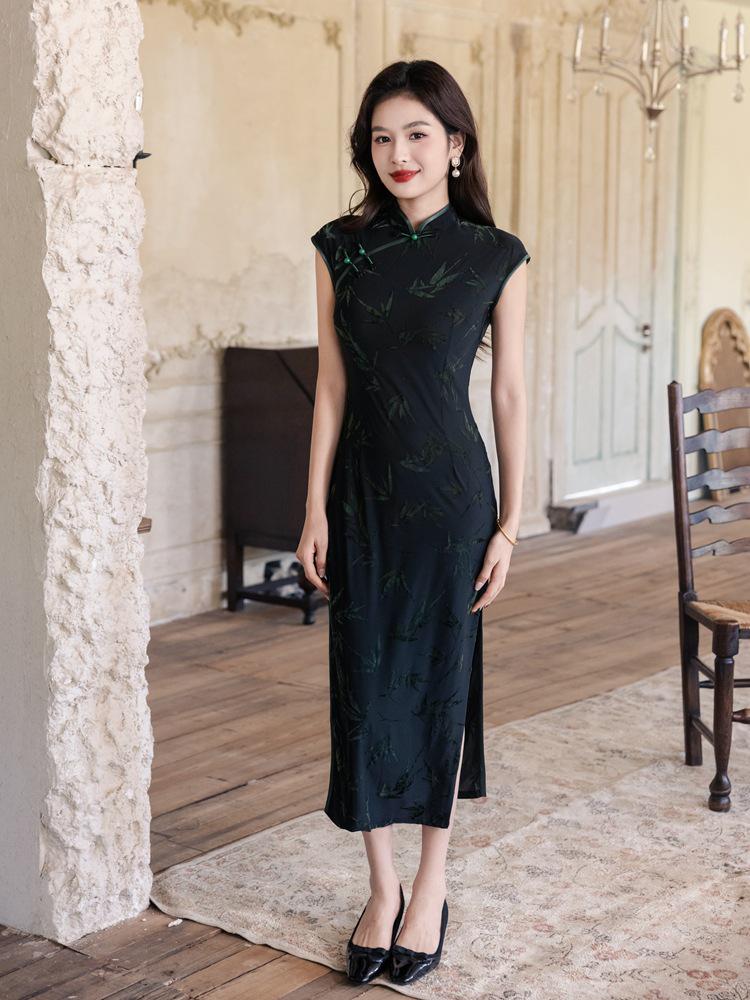 Bei Zhi Yun Černé Retro Bez rukávů Halter Cheongsam - Aktualizovaná Edice Podzim 2025